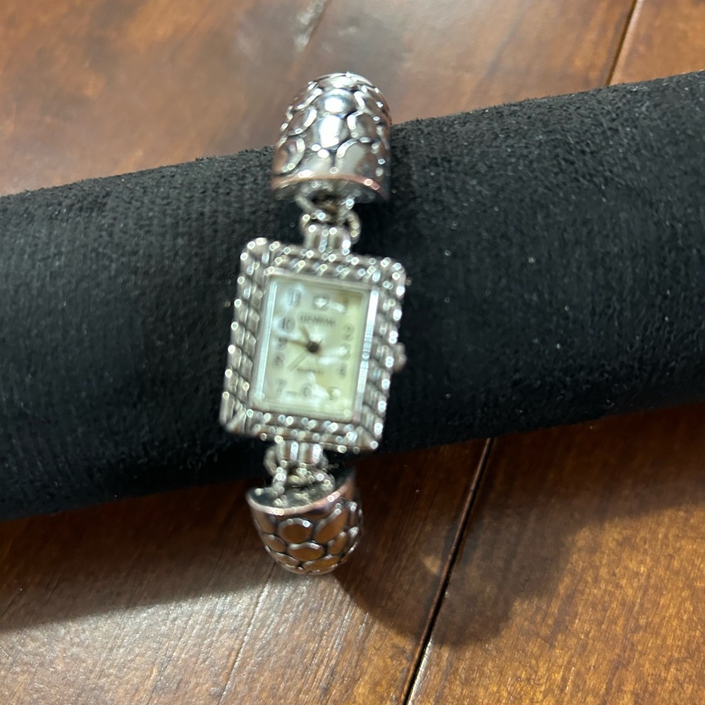 Silver women’s  Watch with Textured Band